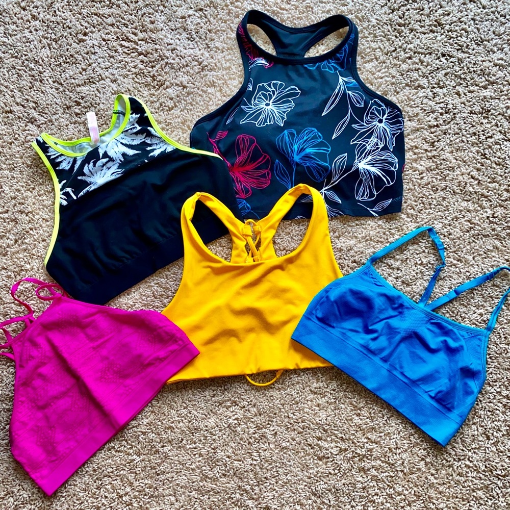 5 sports bras all size Medium